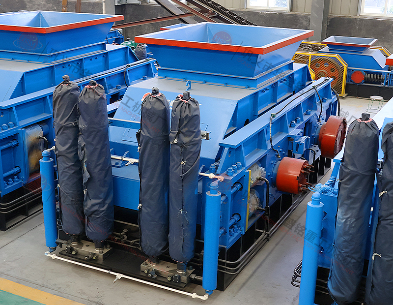 大型液壓對輥制砂機每小時出多少噸沙子？多少錢一臺？