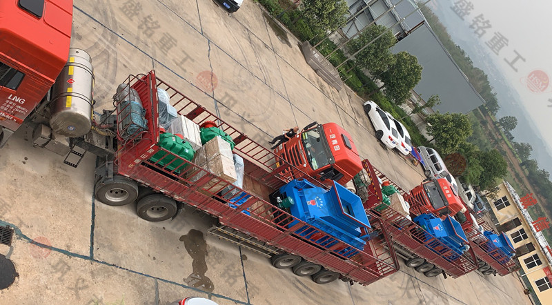 鄭州對輥破碎機(jī)廠家三臺(tái)連發(fā)